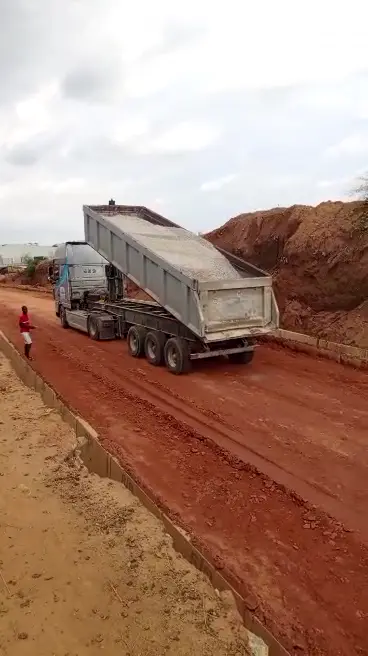 Déchargement d’un camion benne